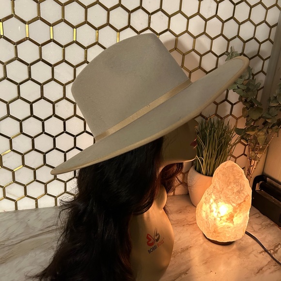 Stylish Wool Hat - Picture 7 of 7